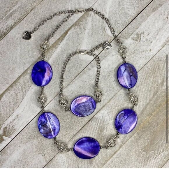 Handmade purple mother of pearl and silver necklace - Picture 3 of 3